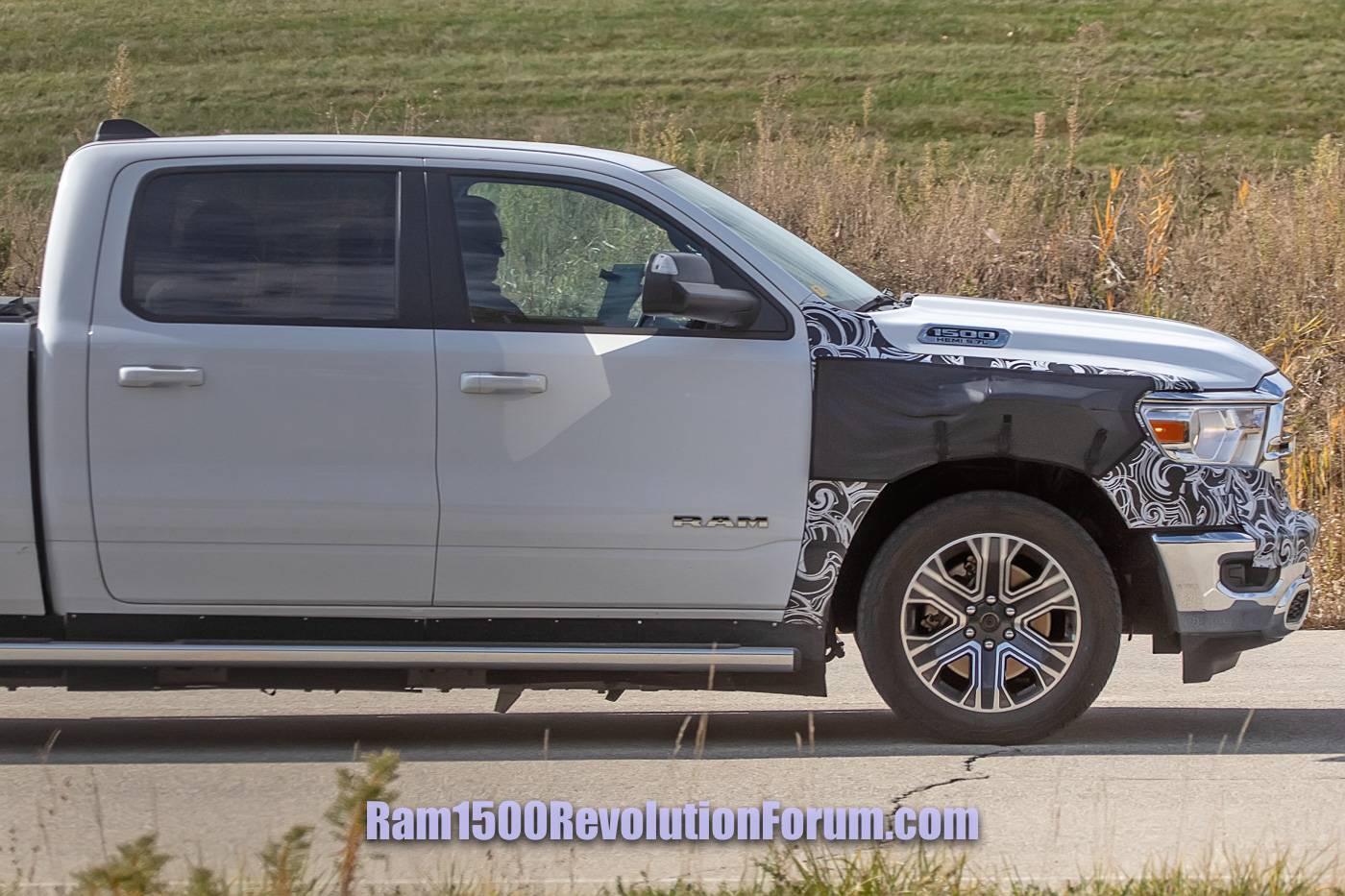 Ram 1500 REV 📸 Ram 1500 Revolution EV Pickup Mule Spied Benchmarking F-150 Lightning, Hummer EV, Rivian R1T ram1500-revolution-ev-electric-pickup-mule-benchmarking-8